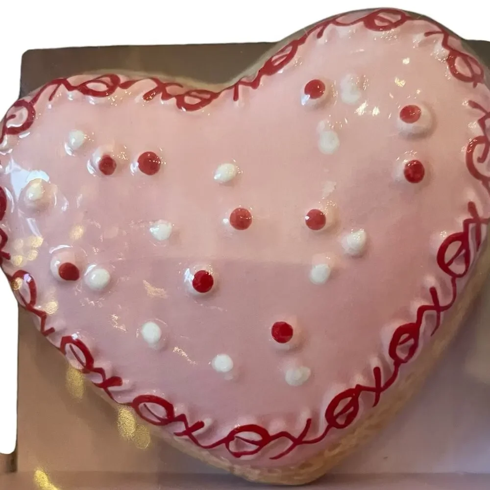 Cupcakes and Cashmere Valentine's Day Ceramic Heart Shaped Donuts Set of 6 New